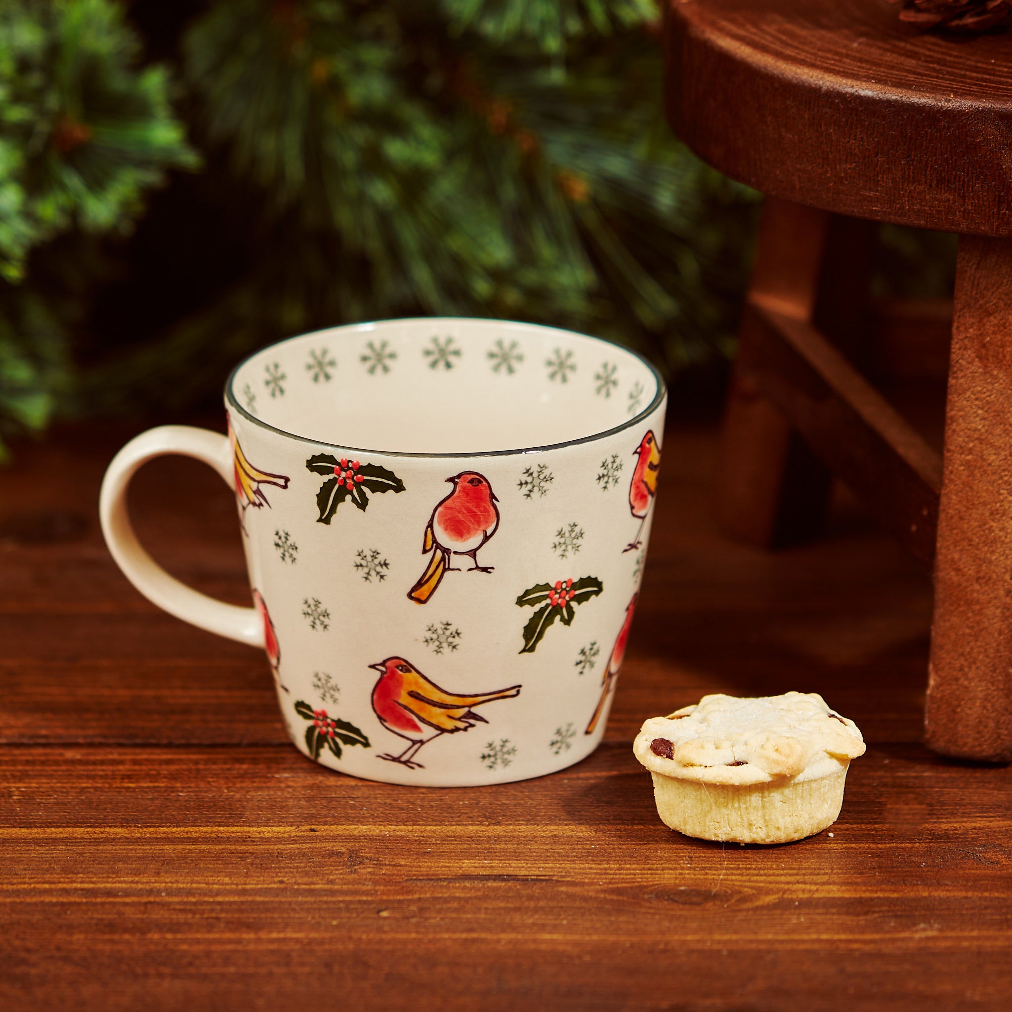 Shabbyquins Christmas Robin & Holly mug featuring festive red robin and holly leaves on a ceramic holiday mug.