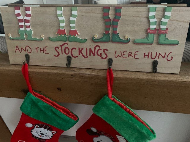 Elf Stocking Peg Plaque - Shabbyquins