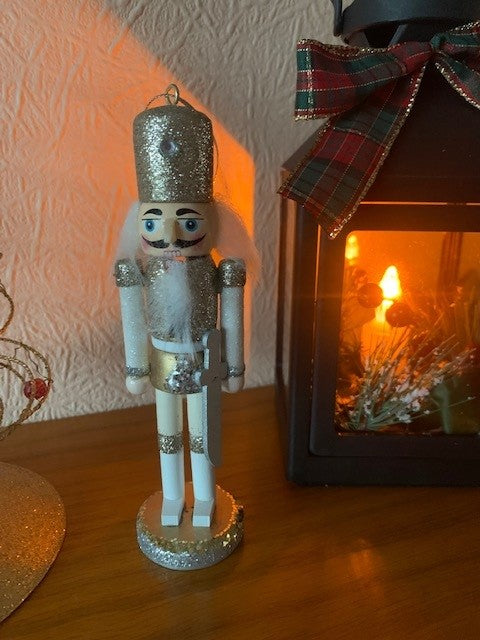 Pair of Hanging Nutcracker Decorations - Shabbyquins