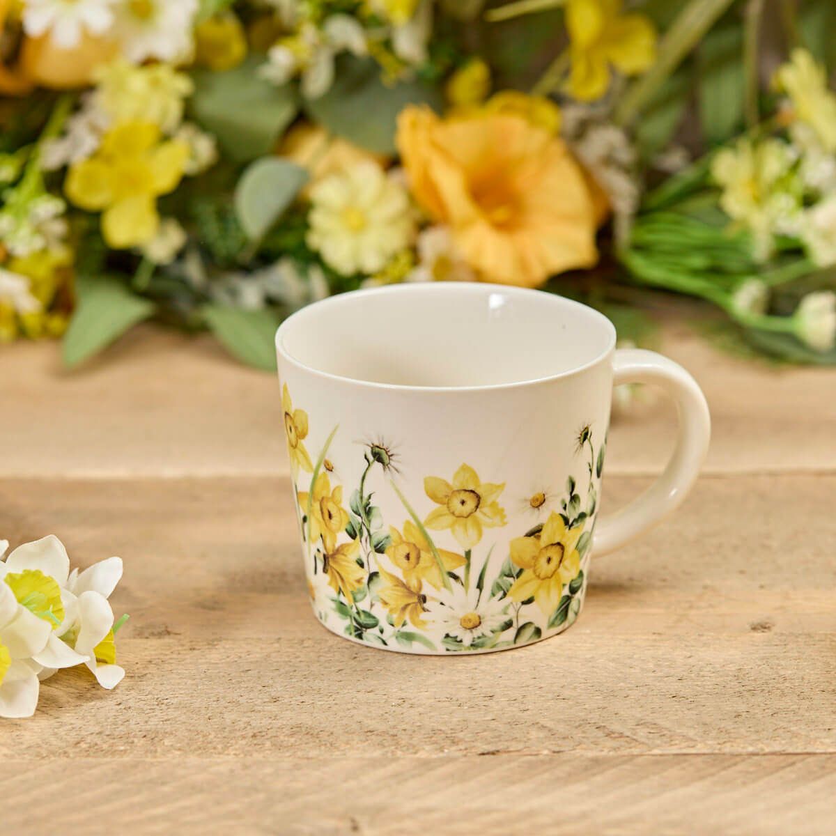 Shabbyquins stoneware vase and mug featuring daffodil and daisy floral designs, showcasing a charming, handcrafted ceramic set.