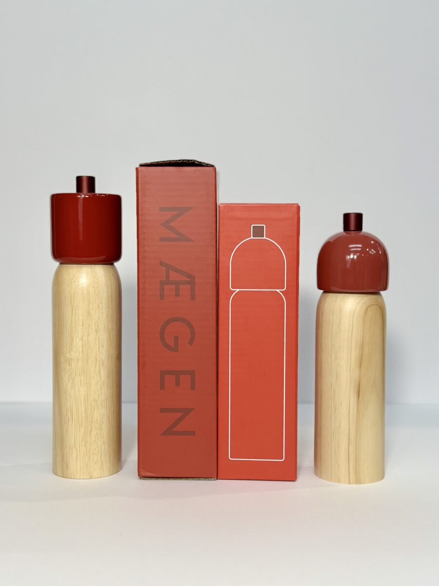 Red Sable Homeware Deluxe Salt & Pepper Grinder set, stylish table accessories with clear acrylic containers and stainless steel tops.
