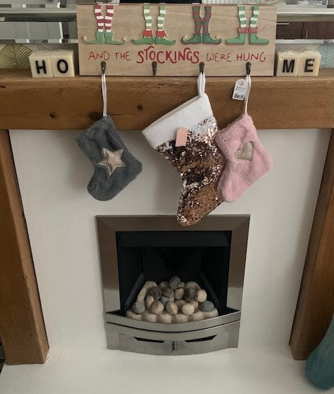Elf Stocking Peg Plaque - Shabbyquins